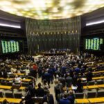 Câmara aprova projeto que restringe aborto legal em meninas Câmara aprova projeto que dificulta aborto legal em crianças