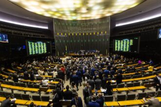 Câmara aprova projeto que dificulta aborto legal em crianças