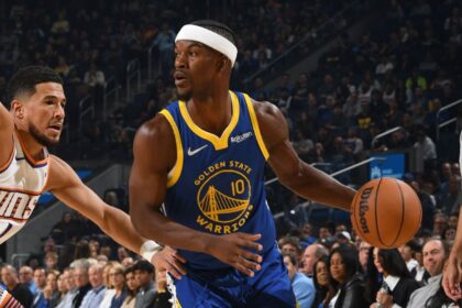 Jimmy Butler está fora do jogo contra os Suns por dor nas costas Warriors' Jimmy Butler ruled out vs. Suns with sore lower back