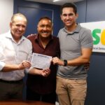 Tiririca troca PL pelo PSD e pode buscar quinto mandato Tiririca, ao centro, ao lado de Domingos Filho e Domingos Neto, em sua fiiliação ao PSD-CE