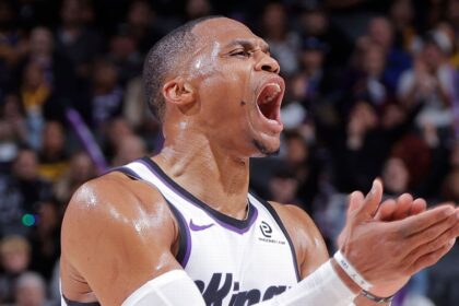 Russell Westbrook tem performance decisiva e garante vitória dos Kings Russell Westbrook's vintage triple-double gives Kings win