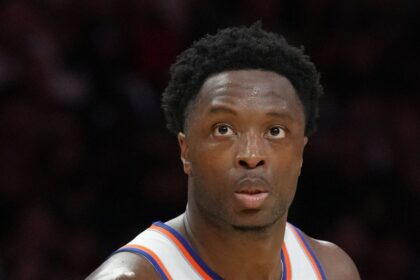 Anunoby dos Knicks sai no primeiro quarto com lesão na coxa Knicks' Anunoby exits in first quarter with hamstring injury