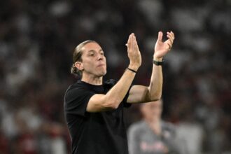 Filipe Luís elogia força mental do Flamengo e pede equilíbrio: "Horas atrás, a gente estava em crise mundial"