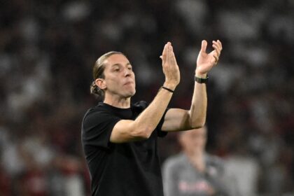 Filipe Luís destaca mentalidade do Flamengo e pede equilíbrio Filipe Luís elogia força mental do Flamengo e pede equilíbrio: "Horas atrás, a gente estava em crise mundial"
