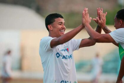 Fortaleza e Ferroviário competem por vaga na final da Taça Fares Lopes Fortaleza e Ferroviário duelam por vaga na fase final da Taça Fares Lopes