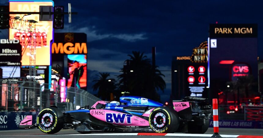 Se corre el Gran Premio de Las Vegas de la F1: Colapinto marcha en el puesto 12 y Verstappen es el líder