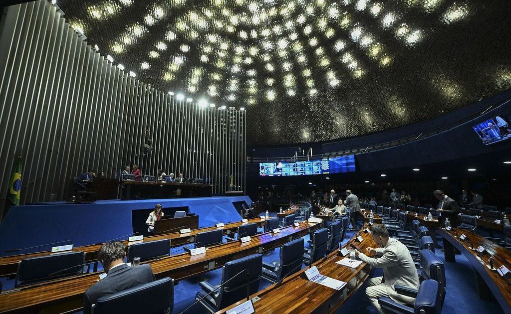 Senado deve votar "pauta-bomba" em meio à tensão entre Alcolumbre e Lula Em meio à tensão entre Alcolumbre e Lula, Senado deve votar "pauta-bomba"