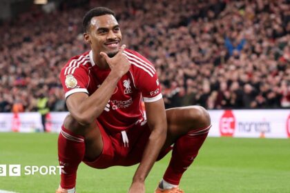 Premier League ao vivo: Liverpool enfrenta Aston Villa hoje Premier League LIVE: Liverpool vs Aston Villa - scores & updates