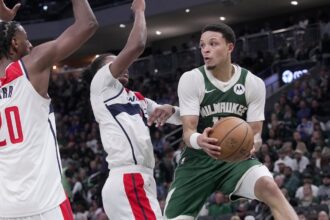 Kings lead Bucks 108-102 after third quarter