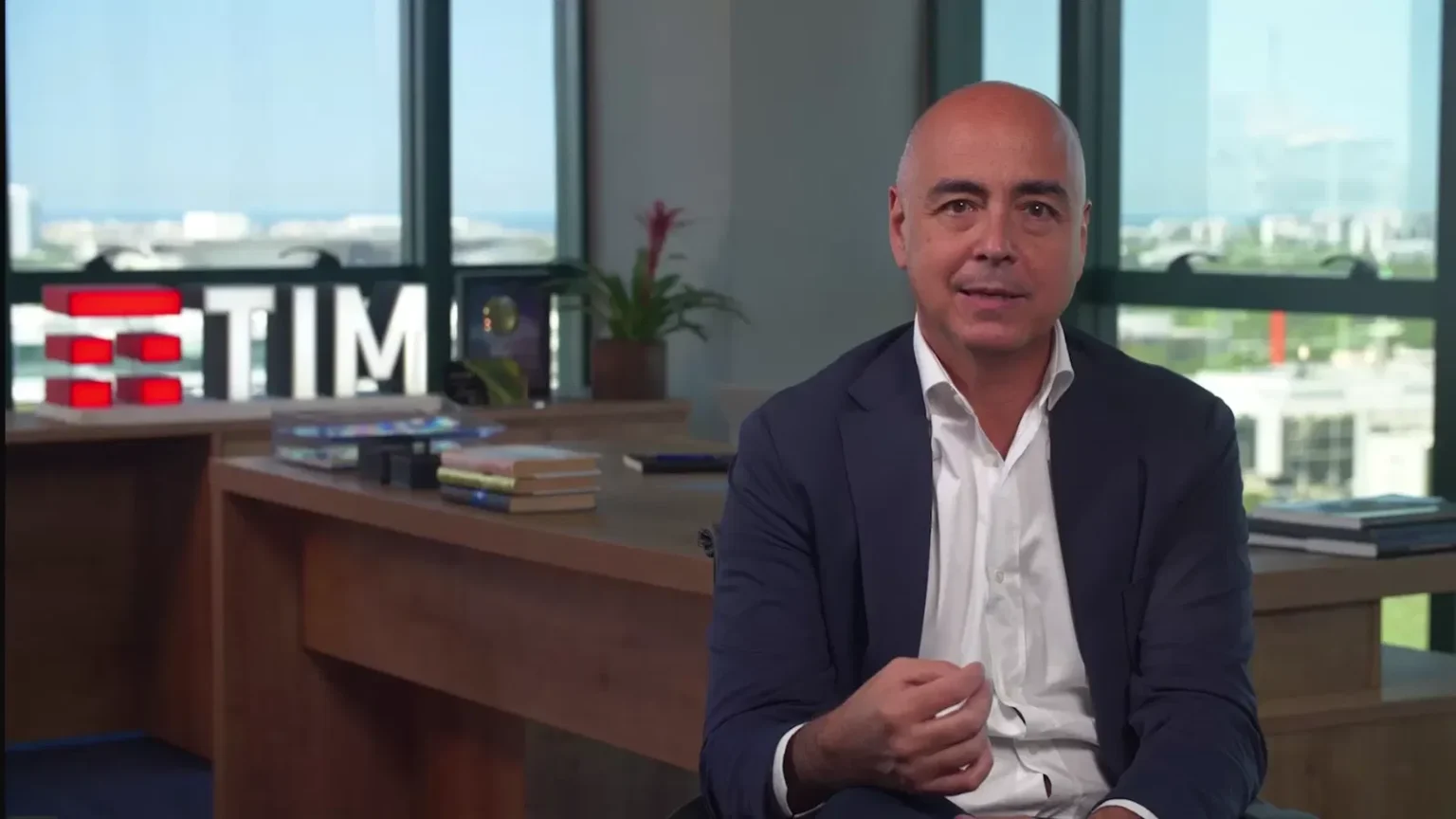 TIM avalia aquisições no segmento corporativo, inclusive Oi Soluções