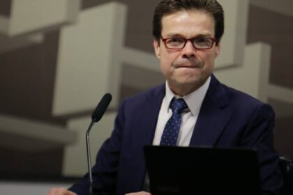 BC descarta alta de juros, afirma diretor econômico.