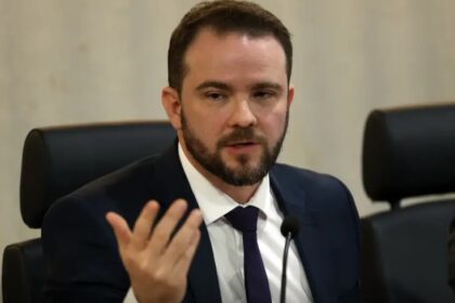 Brasil projeta superávit fiscal em 2026 após metas em 2025