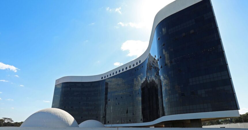 Ministros do TSE veem sinuca de bico em julgamento de Cláudio Castro e calculam derrota para Corte