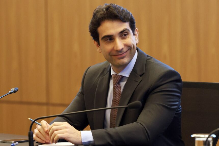 “Galípolo eleva padrão de dignidade no BC, afirma Febraban”