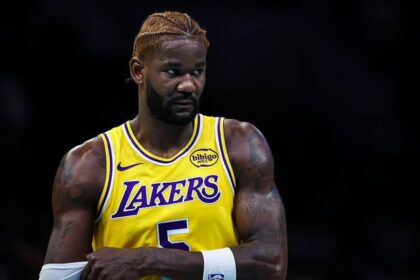 Ayton e Lakers: uma relação que pode beneficiar ambos Deandre Ayton and the Lakers need each other. Is he feeling the love?