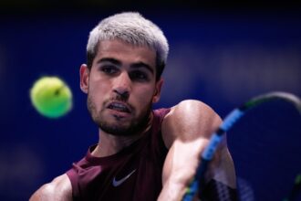 Alcaraz cai no grupo de Djokovic e Sinner vai enfrentar Zverev no ATP Finals