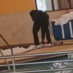Hotel em Fargo é investigado após funcionário usar banheira de hóspedes Fargo hotel under investigation after worker seen soaking bed sheets in guest hot tub