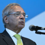 Tarifar o globo: crítica de Guedes a Trump em 2023