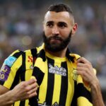 Karim Benzema com a camisa do Al-Ittihad