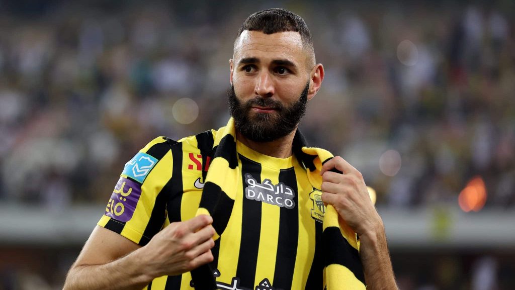 Al-Ittihad e Al-Shabab: como assistir ao jogo ao vivo Karim Benzema com a camisa do Al-Ittihad