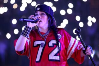 A revolta de Billie Eilish com fortuna acumulada por Elon Musk: ‘Patético’