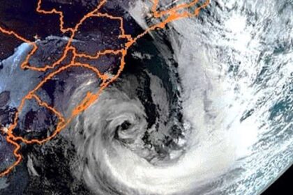 Ciclone traz chuvas intensas e ventos de até 100 km/h Ciclone chega nos próximos dias e deve provocar chuva forte e ventos superiores a 100 km/h