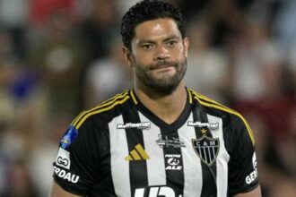 Hulk se lamenta durante Atlético-MG x Lanús na final da Sul-Americana