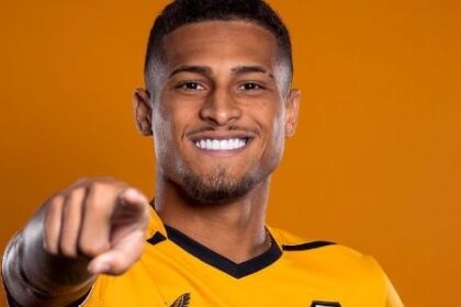 João Gomes é volante do Wolverhampton, da Inglaterra