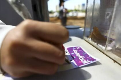 Apostador ganha R$ 1,8 milhão na Lotofácil; próximo sorteio é amanhã Apostador leva prêmio de R$ 1,8 milhão da Lotofácil; próximo sorteio ocorre amanhã