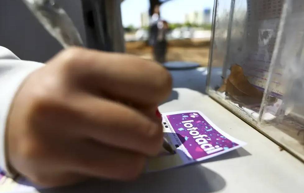 Apostador leva prêmio de R$ 1,8 milhão da Lotofácil; próximo sorteio ocorre amanhã