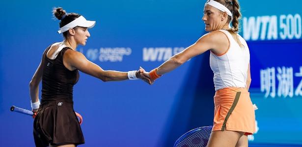 Luisa Stefani e Timea Babos avançam para semifinais do WTA Finals Luisa Stefani e Timea Babos