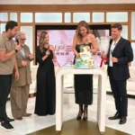 Luciana Gimenez celebra aniversário em entrevista no SuperPop Luciana Gimenez comemora aniversário sendo sabatinada por jornalistas no SuperPop