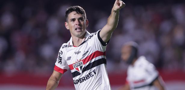 Oscar comemora gol marcado pelo São Paulo contra o Corinthians no Paulistão