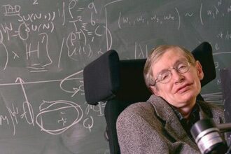 Sinal do espaço? Cometa 3I/ATLAS reacende alerta de Stephen Hawking sobre contato com civilizações alienígenas; entenda