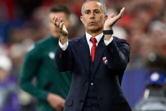 Sylvinho pode levar a Albânia à repescagem para a Copa do Mundo