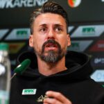 Sandro Wagner bei der Pressekonferenz vor Stuttgart.jpg