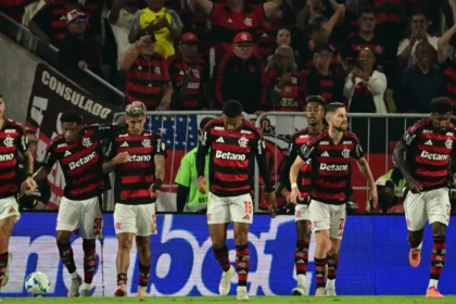 Escândalo no Flamengo: festas na casa de jogador envolvem Carrascal Escándalo en Flamengo, de Jorge Carrascal, por fiestas hasta el amanecer en casa de jugador