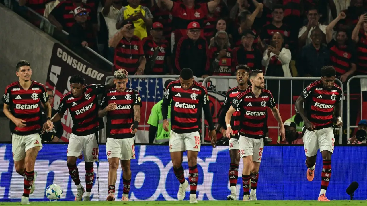 Escândalo no Flamengo: festas na casa de jogador envolvem Carrascal Escándalo en Flamengo, de Jorge Carrascal, por fiestas hasta el amanecer en casa de jugador