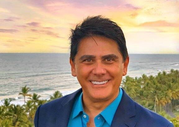 Cesar Filho fala do papel na novela 'Hipertensão', da carreira como apresentador e do casamento com Elaine Mickely