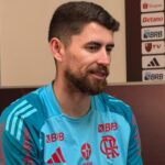 Jorginho assume holofotes, explica adaptação rápida ao Flamengo e espera final feliz na "novela" de 2025