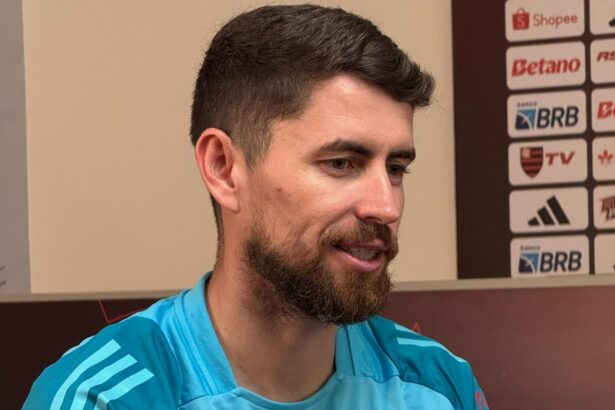Jorginho assume holofotes, explica adaptação rápida ao Flamengo e espera final feliz na "novela" de 2025