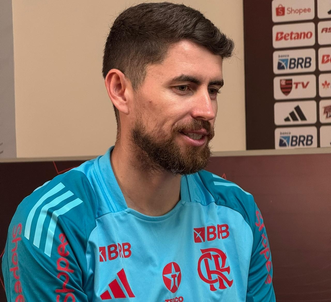 Jorginho fala sobre adaptação no Flamengo e espera final feliz Jorginho assume holofotes, explica adaptação rápida ao Flamengo e espera final feliz na "novela" de 2025