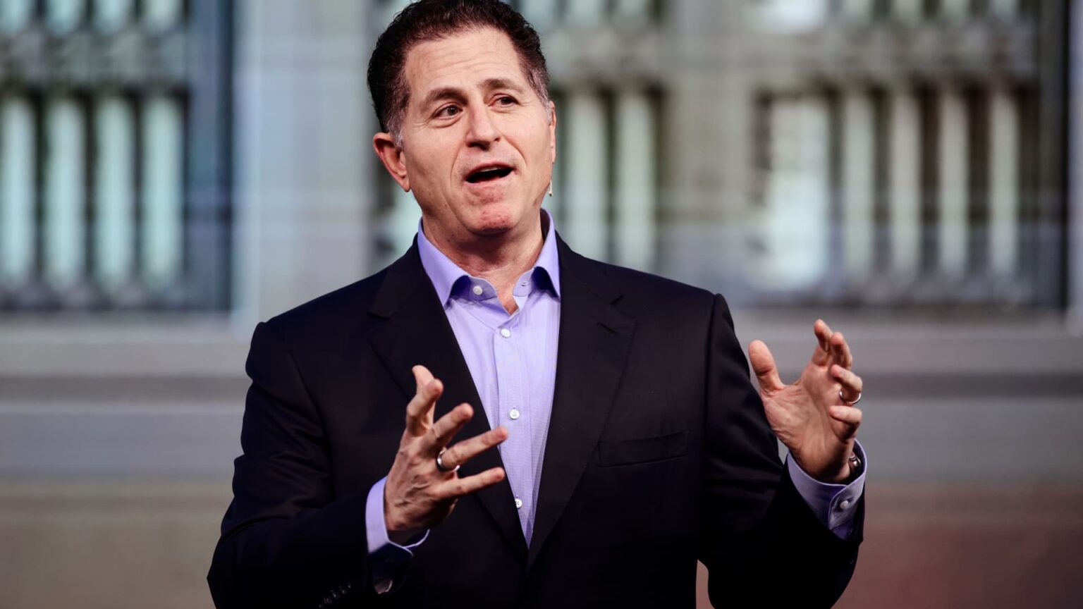 Michael Dell promete $6,25 bilhões para financiar contas de crianças Michael Dell pledges $6.25 billion to fund Trump Accounts for 25 million kids