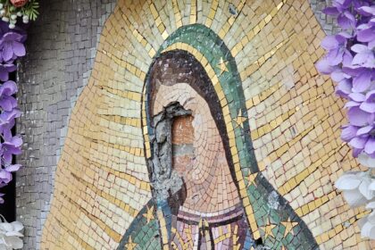 Vandal destrói mosaico e bancos da Paróquia Nossa Senhora de Guadalupe Vandal Damages Our Lady of Guadalupe Parish Mosaic, Church Pews in Santa Barbara | Local News