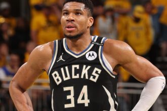 Sources: Giannis Antetokounmpo, Bucks discussing future