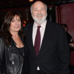Rob Reiner e esposa são mortos em casa em Brentwood Director Rob Reiner and wife Michele Singer stabbed to death in Brentwood home, sources tell ABC News