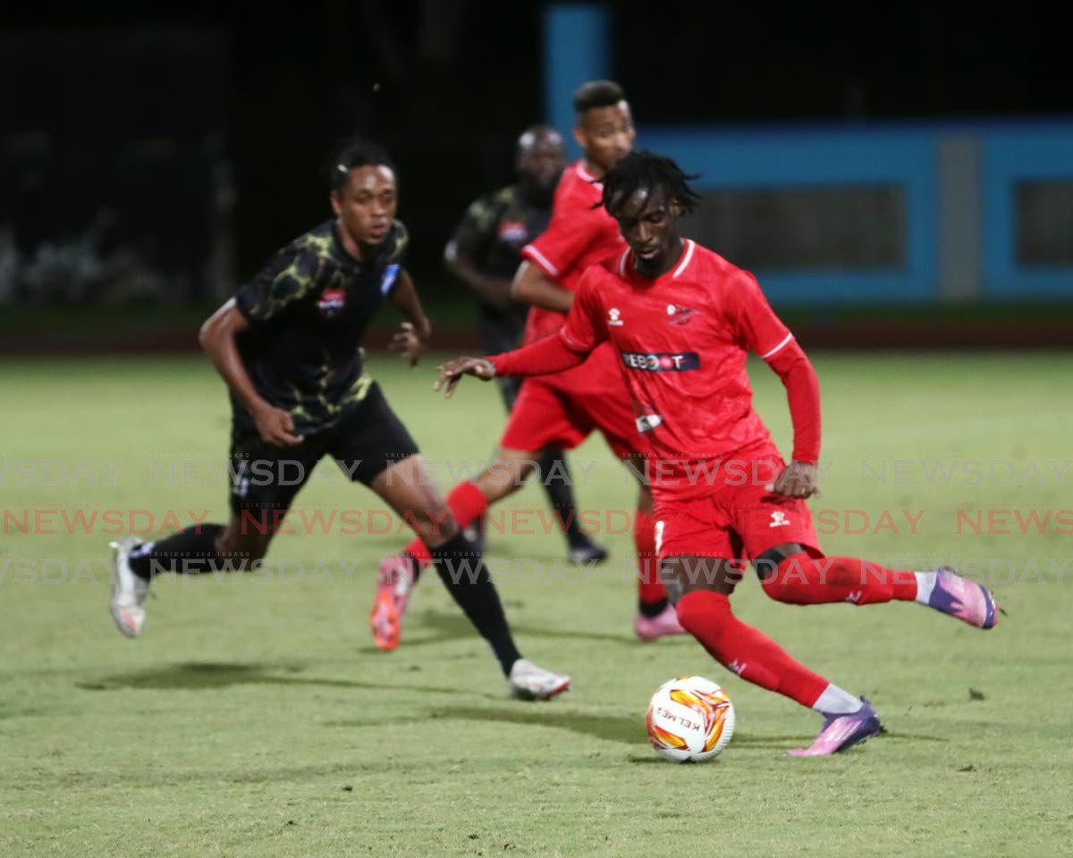 Ross Russell Jr. brilha e derrota os Eagles na partida central Central's Ross Russell Jr shoots down Eagles