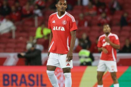 Inter tenta manter Raykkonen e avalia negociação com o Goiás