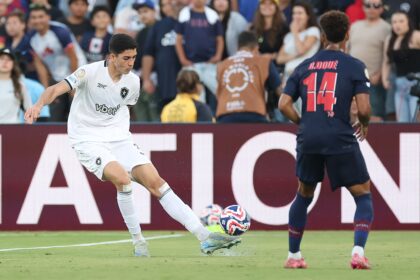 Flamengo se mostra interessado em contratar zagueiro Jair Cunha Flamengo demonstra interesse na contratação de Jair Cunha, zagueiro ex-Botafogo