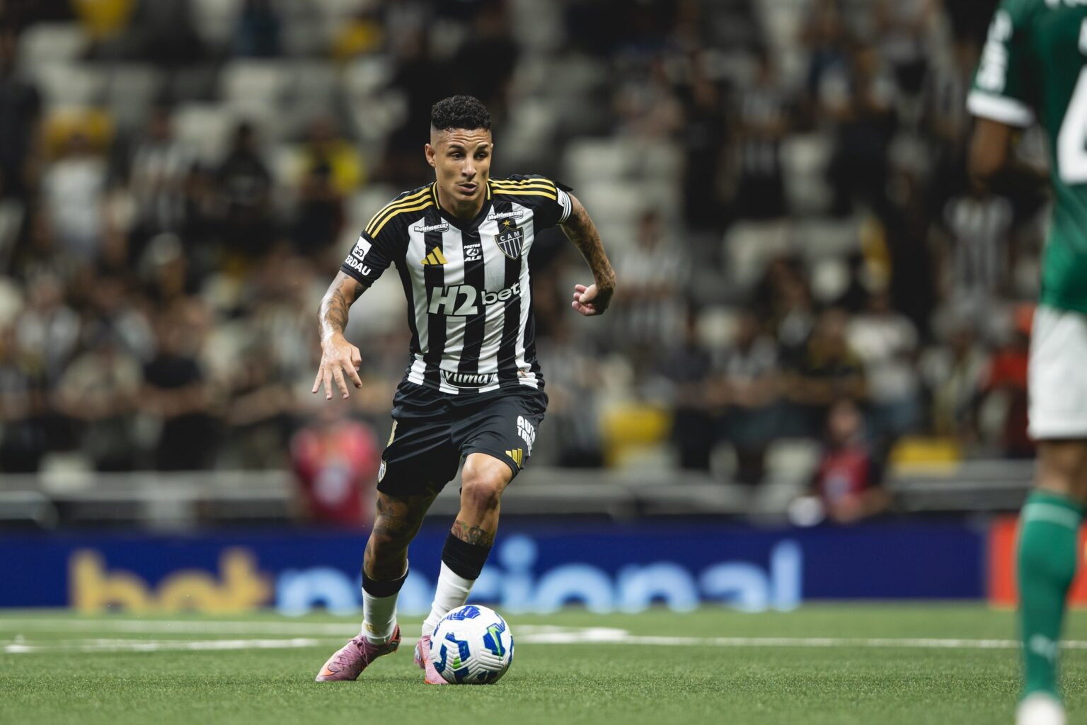 Arana é desejo antigo do Fluminense e passa por oscilação no Atlético